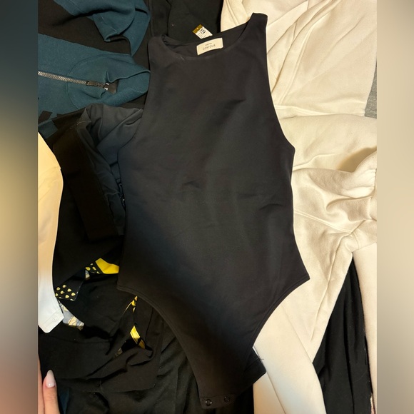 TWO Contour '90s Bodysuit
Black AND white both xs - Picture 5 of 6